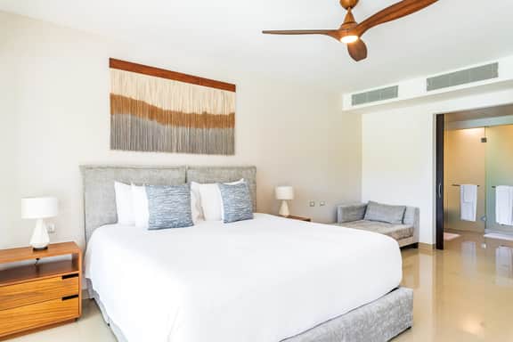 NEW 2BR Swim-Up at Mareazul Resort – Sleeps 6 | Casa Bellissima - Image 3