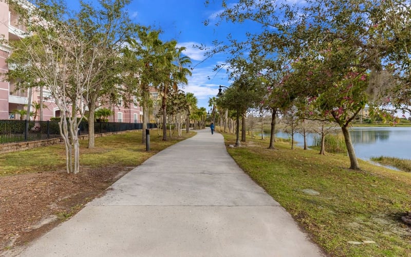 Vista Cay Resort walking paths 2