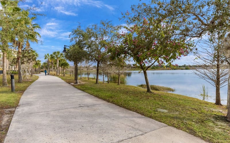 Vista Cay Resort walking paths 3