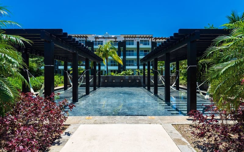 Alta Plaza shaded walkway