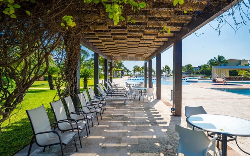 Mareazul resort rest and lounge areas